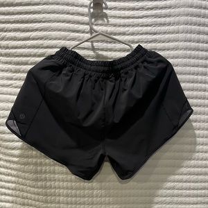 New Lululemon Hotty Hot LR Short Lined 4”